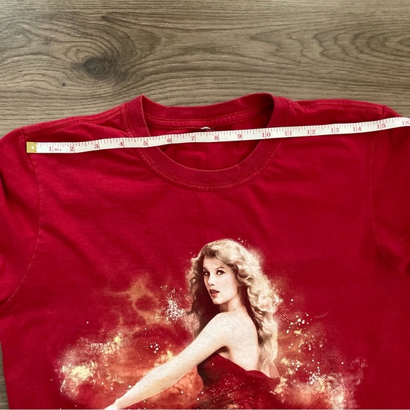 Rare Vintage Taylor Swift Concert Tee 2011 Size S - M Short Sleeve Graphic Tee - Picture 3 of 10